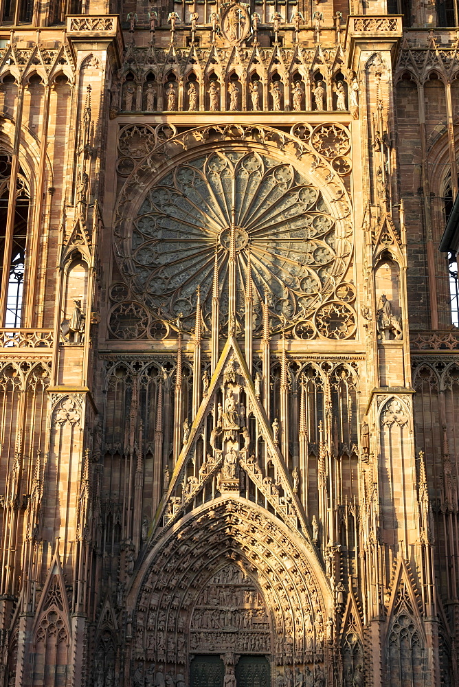 Rose Window, West Front, Strasbourg Cathedral, UNESCO World Heritage Site, Strasbourg, Alsace, France, Europe