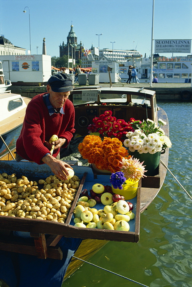 Flowers, potatoes and onions for sale on the waterfront of the harbour in Helsinki, Finland, Scandinavia, Europe