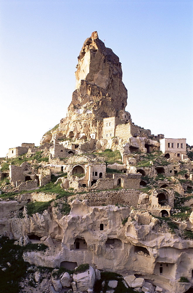 Town and castle ruins, Ortahisar, near Urgup, Cappadocia, Anatolia, Turkey, Asia Minor, Eurasia