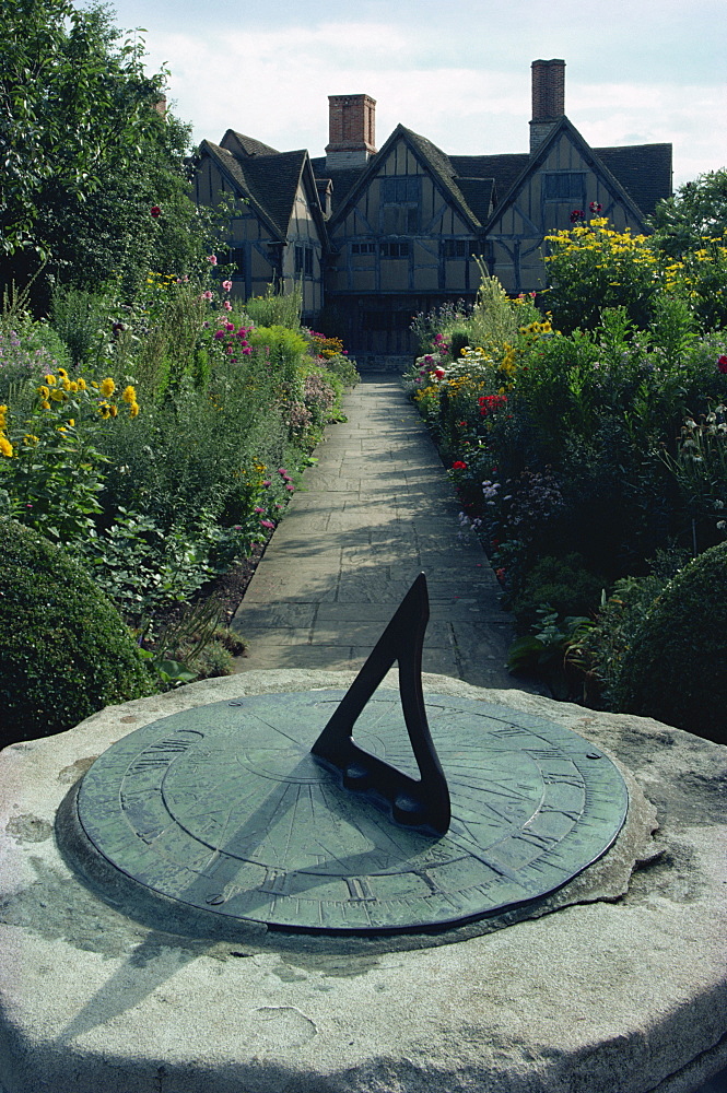 Sundial in the garden of Hall's Croft, Stratford, Warwickshire, England, United Kingdom, Europe