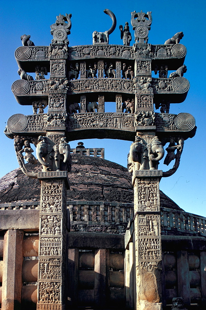 North gateway, Sanchi, UNESCO World Heritage Site, near Bhopal, Madhya Pradesh state, India, Asia