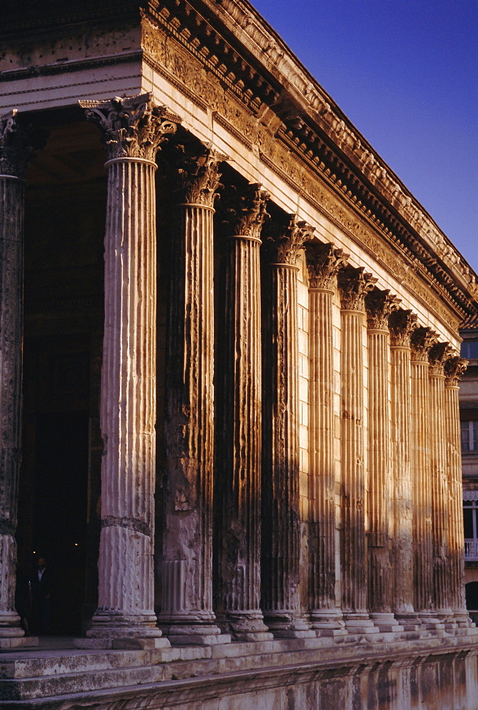 Maison Carre, Roman building, Nimes, Languedoc, France, Europe