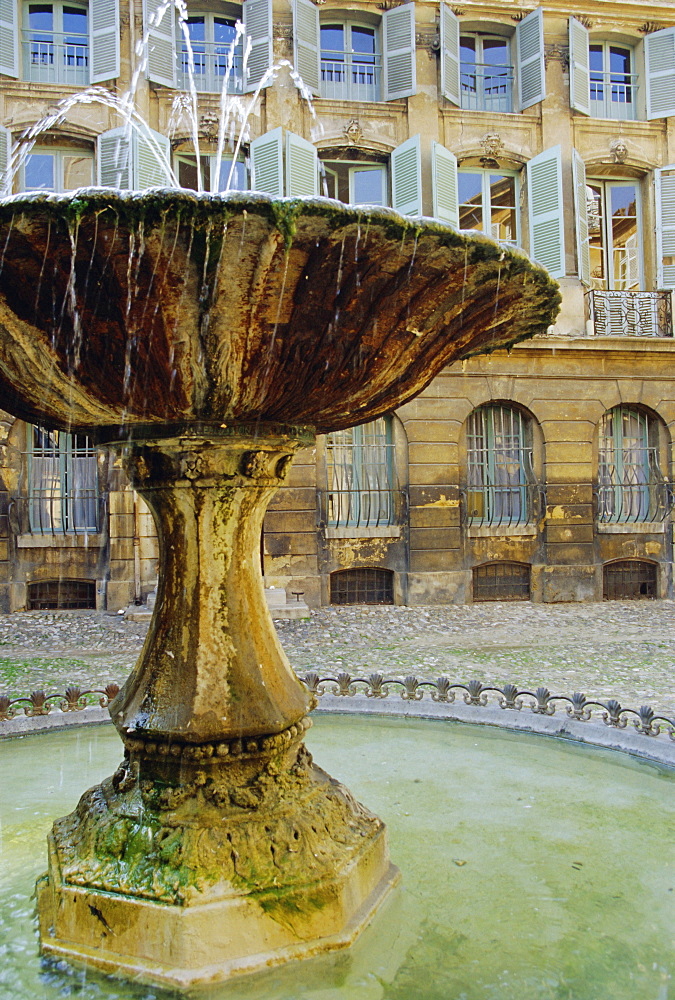 Fountain, Place d'Albertas, Aix en Provence, Provence, France, Europe