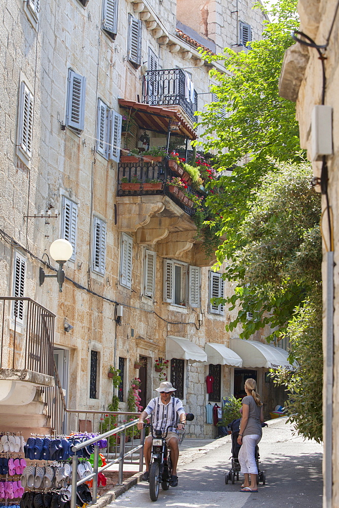 Old stone houses in backstreet, Bol, Brac Island, Dalmatian Coast, Croatia, Europe