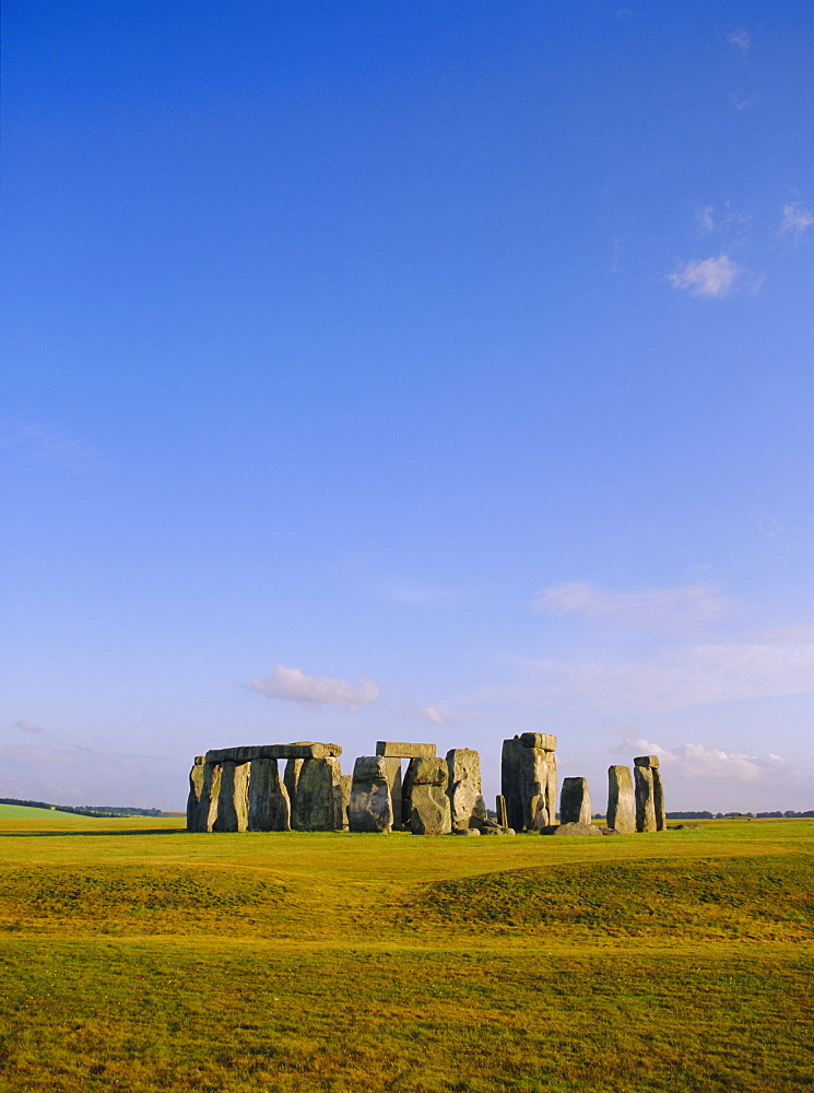 Stonehenge, Ancient ruins, Wiltshire, England, UK, Europe