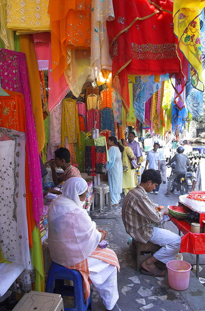 Colourful clothes shops, Chandni Chowk bazaar, Old Delhi, Delhi, India, Asia