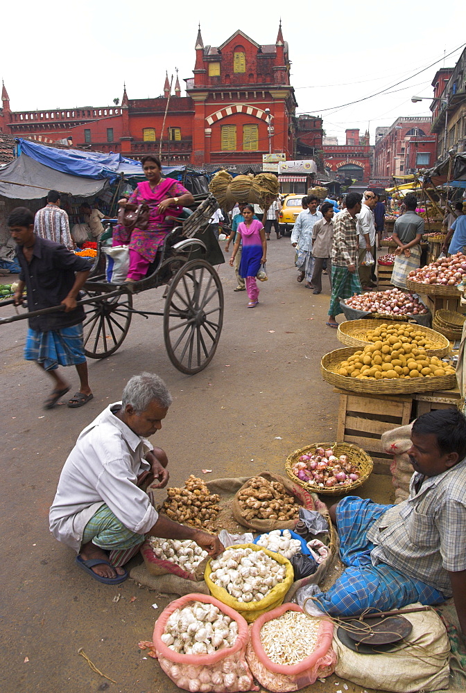 Street stalls, hand pulled rickshaw and old colonial brick building, New Market, Kolkata, West Bengal state, India, Asia