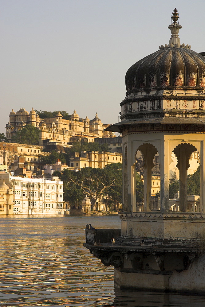 View of city palace and old city across Pichola Lake with decorative lookout tower in foreground, Udapiur, Rajasthan state, India, Asia