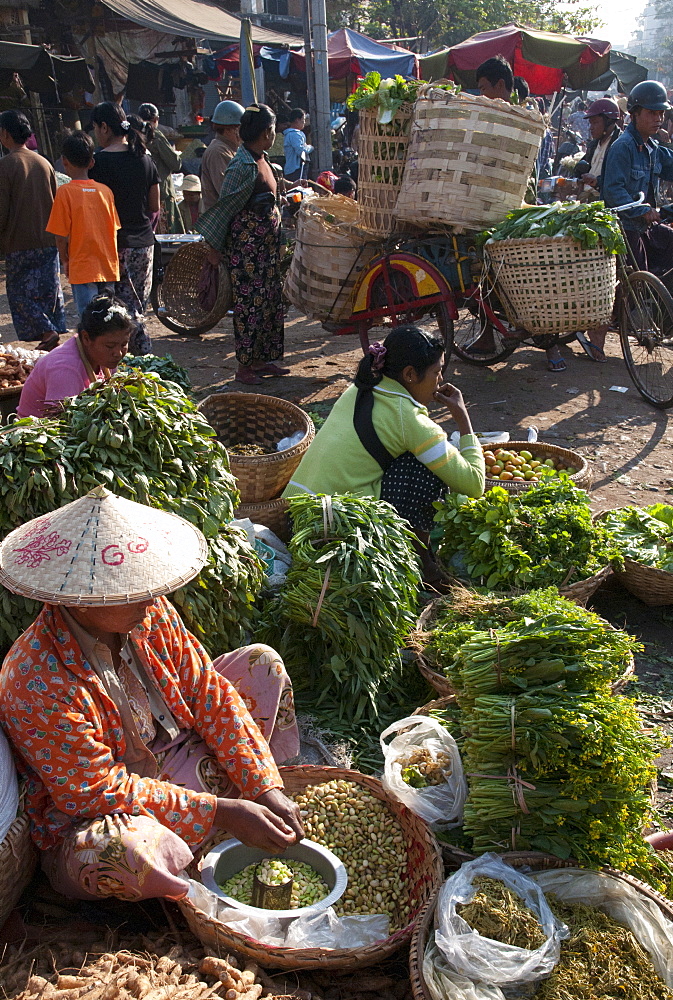 Zeigyo market, Mandalay, Myanmar, Asia