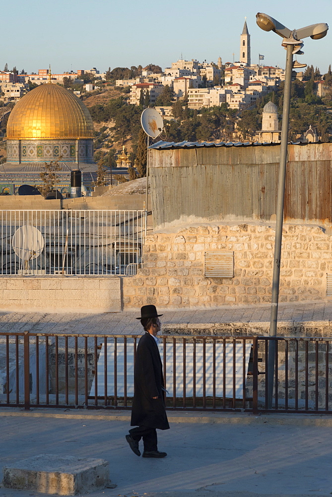 Orthodox Jews on the roof leading to Galicia Courtyard, Jerusalem Old City, Israel, Middle East