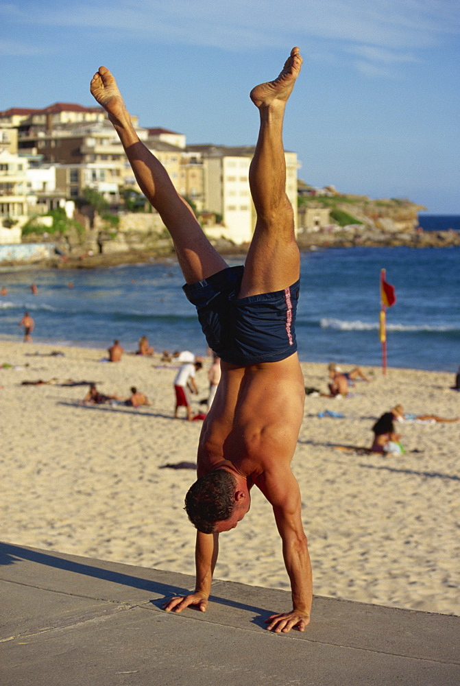 Acrobat on promenade, Bondi Beach, Sydney, New South Wales, Australia, Pacific