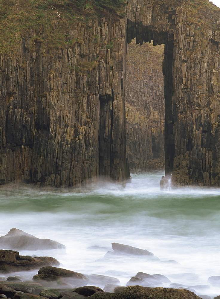 Church Doors rock formation in Skrinkle Haven cove with surf washing over the rocks, Lydstep, Pembrokeshire, Wales, United Kingdom, Europe