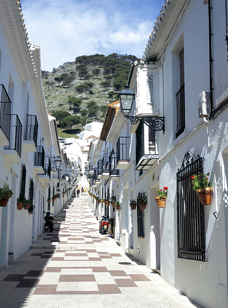 Calle San Sebastian, a narrow street in mountain village, Mijas, Malaga, Andalucia (Andalusia), Spain, Europe