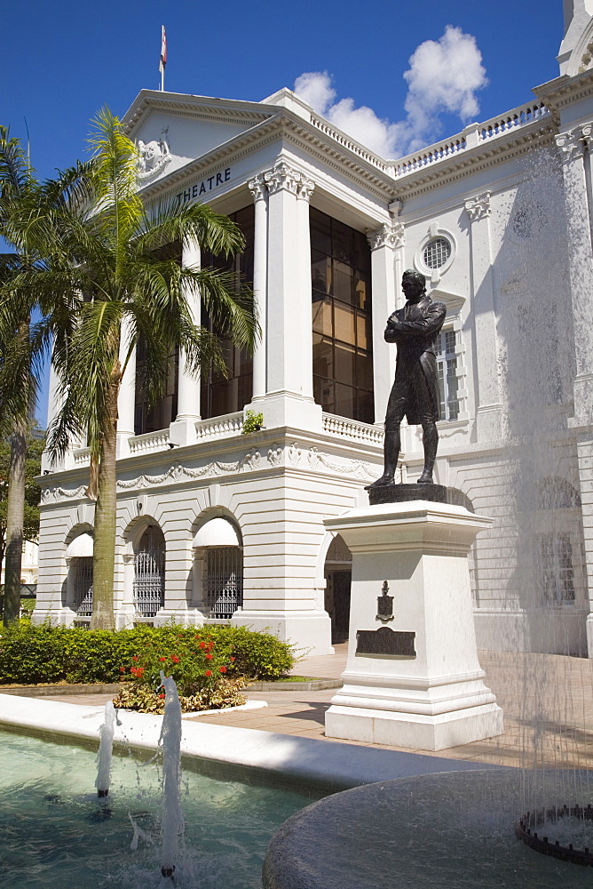 Victoria Theatre built in 1862, Concert Hall national monument, with bronze statue of Sir Stamford Raffles cast in 1887, Civic District, Singapore, Southeast Asia, Asia