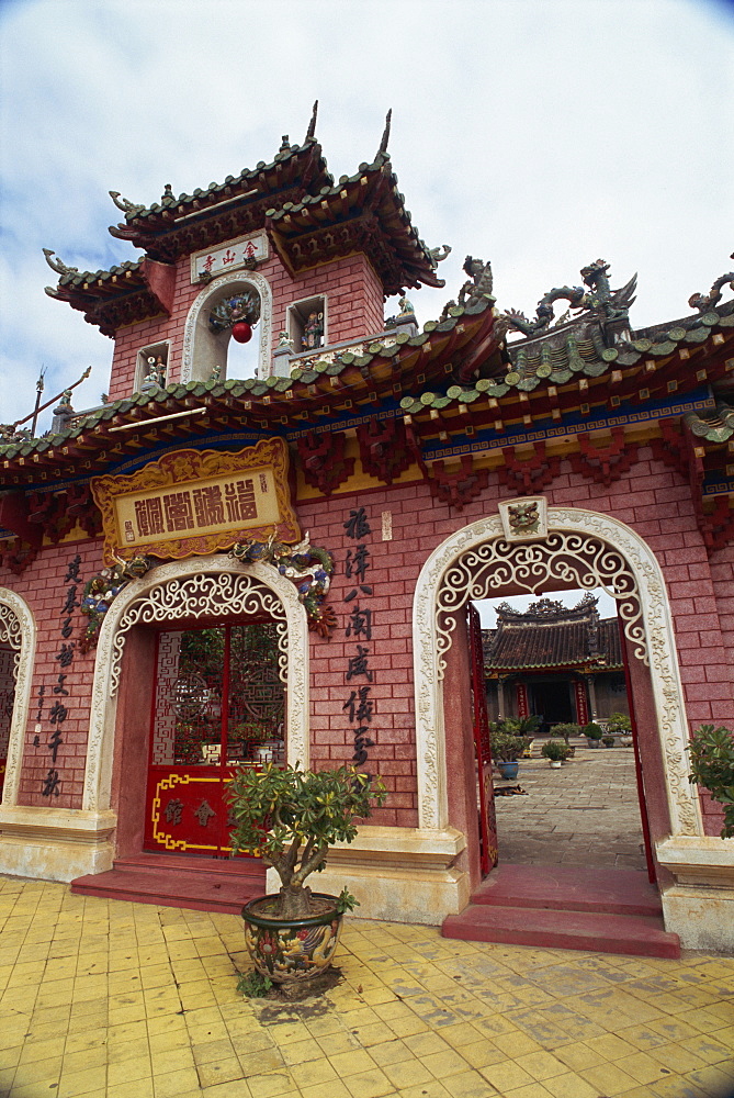 Exterior of a Chinese temple with ornate roof and walls in Hoi An, Vietnam, Indochina, Southeast Asia, Asia