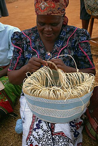 Making traditional basket, Kibwezi, Kenya, East Africa, Africa