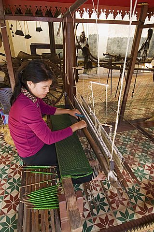 Woman Weaving, Phnom Penh, Cambodia, Indochina, Southeast Asia, Asia