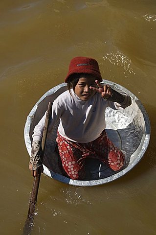 Tonle Sap Lake, Vietnamese Boat People, near Siem Reap, Cambodia, Indochina, Southeast Asia, Asia