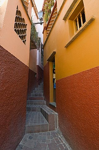 Callejon del Beso (Alley of the Kiss) so named because of the close balconies of the two houses, less than a meter apart, Guanajuato, a UNESCO World Heritage Site, Guanajuato State, Mexico, North America