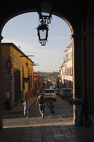 Street scene, San Miguel de Allende (San Miguel), Guanajuato State, Mexico, North America