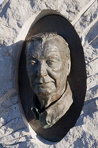 Sculptured head of Charles Haughey, Dingle, County Kerry, Munster, Republic of Ireland, Europe