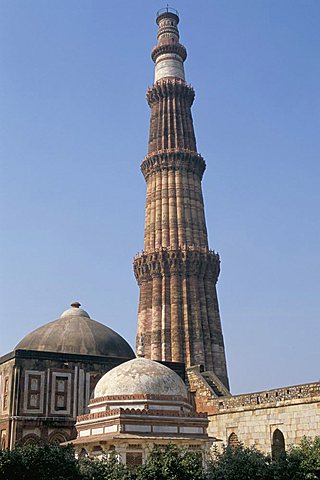 Qutab Minar (Qutub Minar), dating from circa 1200AD, Delhi, India, Asia