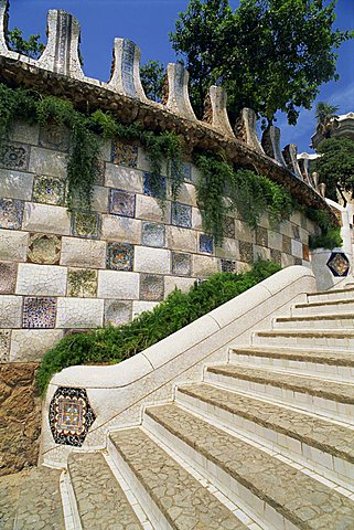 Gaudi achitecture, steps and walls, Gaudi Guell Park, Barcelona, Catalonia (Cataluna) (Catalunya), Spain, Europe