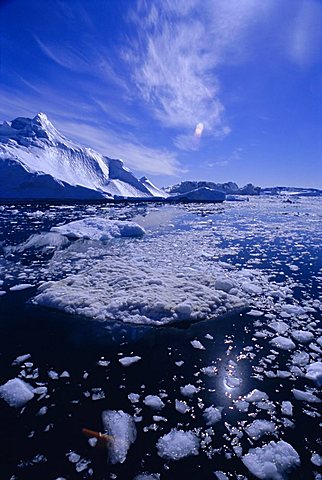 Icebergs from the icefjord, Ilulissat, Disko Bay, Greenland, Polar Regions