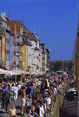 Busy waterfront, Nyhavn, or new harbour, restaurant area, Copenhagen, Denmark, Scandinavia, Europe