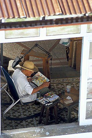 Old man painting, Calla Heridia, Santiago de Cuba, Cuba, West Indies, Central America