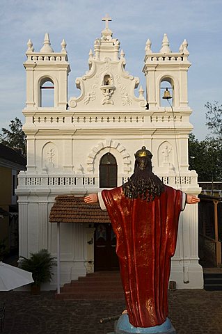 Old Portuguese church in grounds of Fort Tiracol, Goa, India, Asia