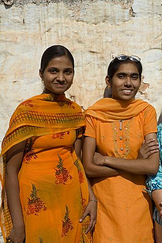 Two women, Maheshwar, Madhya Pradesh state, India, Asia