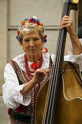 Musician near Main Market Square, Krakow (Cracow), Poland, Europe