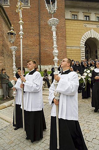 Funeral procession coming through one of the main gates to Wawel Castle and Cathedral, Krakow (Cracow), UNESCO World Heritage Site, Poland, Europe