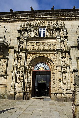 Hostal de los Reyes Catolicos (Hospital Real) (Royal Hospital), now a parador in the Plaza do Obradoiro, Santiago de Compostela, Galicia, Spain, Europe