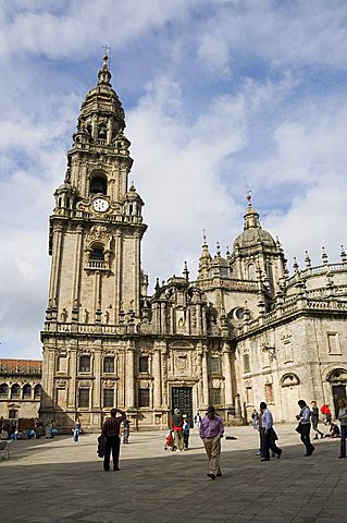 View of Santiago Cathedral from Plaza de la Quintana, UNESCO World Heritage Site, Santiago de Compostela, Galicia, Spain, Europe