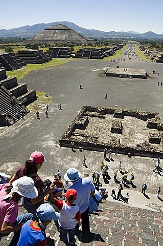 Tourists decending from the Pyramid of the Moon, Teotihuacan, 150AD to 600AD and later used by the Aztecs, UNESCO World Heritage Site, north of Mexico City, Mexico, North America