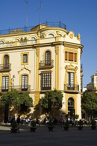 The famous El Giraldillo restaurant Plaza Virgen de los Reyes, Santa Cruz district, Seville, Andalusia, Spain, Europe