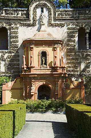 The gardens of the Real Alcazar, UNESCO World Heritage Site, Santa Cruz district, Seville, Andalusia (Andalucia), Spain, Europe