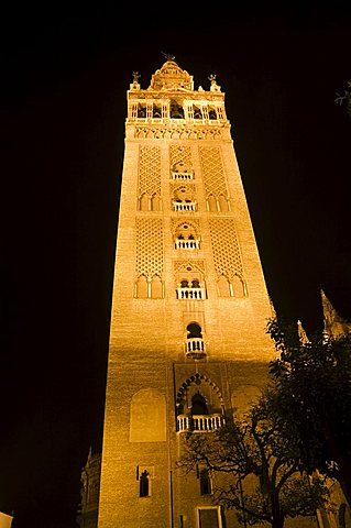 La Giralda at night, Plaza Virgen de los Reyes, Santa Cruz district, Seville, Andalusia, Spain, Europe