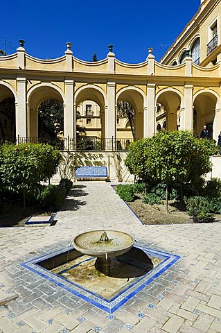 The gardens of the Real Alcazar, UNESCO World Heritage Site, Santa Cruz district, Seville, Andalusia (Andalucia), Spain, Europe