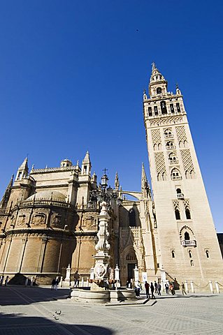 Seville Cathedral and La Giralda, UNESCO World Heritage Site, Plaza Virgen de los Reyes, Santa Cruz district, Seville, Andalusia, Spain, Europe