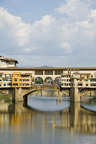 Ponte Vecchio, famous bridge over the Arno River, Florence (Firenze), Tuscany, Italy, Europe