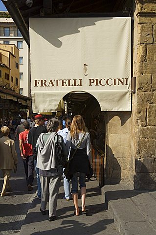 Ponte Vecchio, Florence (Firenze), Tuscany, Italy, Europe