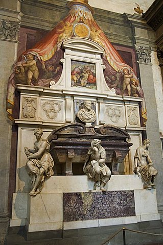 Tomb of Michelangelo, Santa Croce church, Florence (Firenze), UNESCO World Heritage Site, Tuscany, Italy, Europe