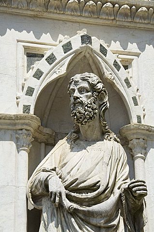 Statues at the base of the bell tower to the Palazzo Pubblico, Siena, Tuscany, Italy, Europe