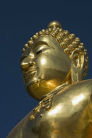 Huge golden Buddha on the banks of the Mekong River at Sop Ruak, Thailand, Southeast Asia, Asia