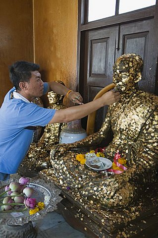 Environs of the Sukhothai Traimit temple, Bangkok, Thailand, Southeast Asia, Asia