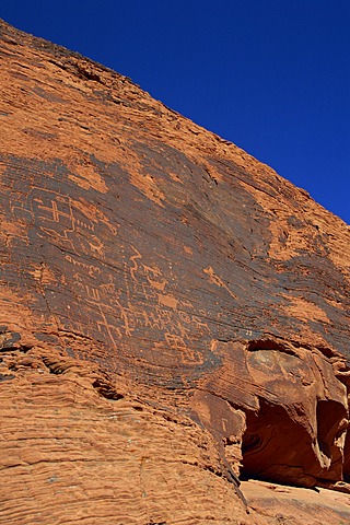 Petroglyphs drawn in sandstone by Anasazi Indians around 500 AD, in the Valley of Fire State Park in Nevada, United States of America, North America