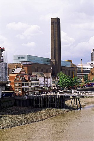 The new Globe Theatre with the Tate Gallery of Modern Art (Tate Modern) in background, Bankside, London, England, United Kingdom, Europe